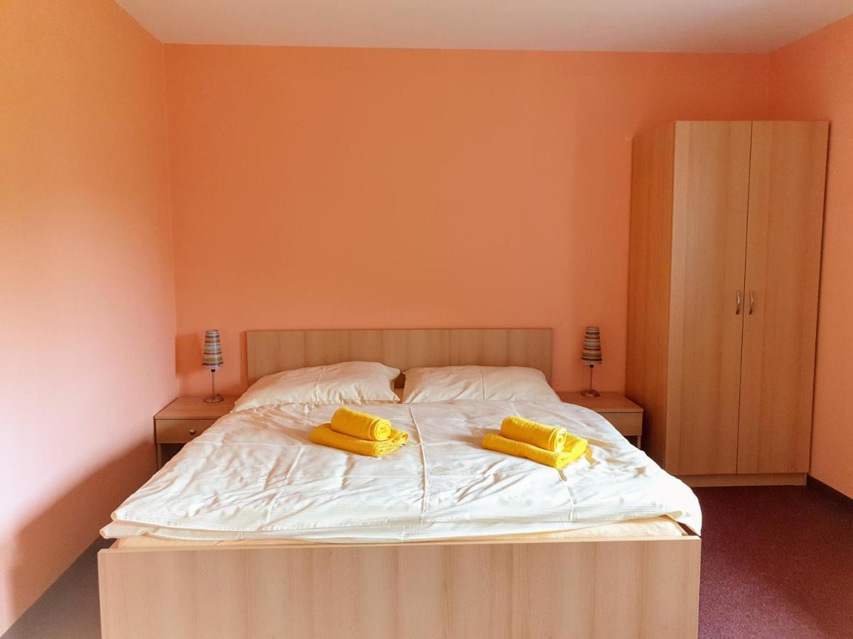Penzion Lumis Nová Role Extérieur photo