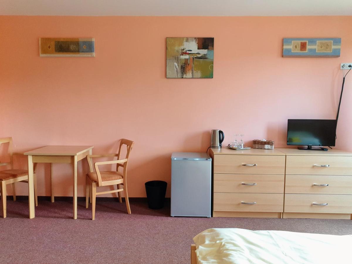 Penzion Lumis Nová Role Extérieur photo
