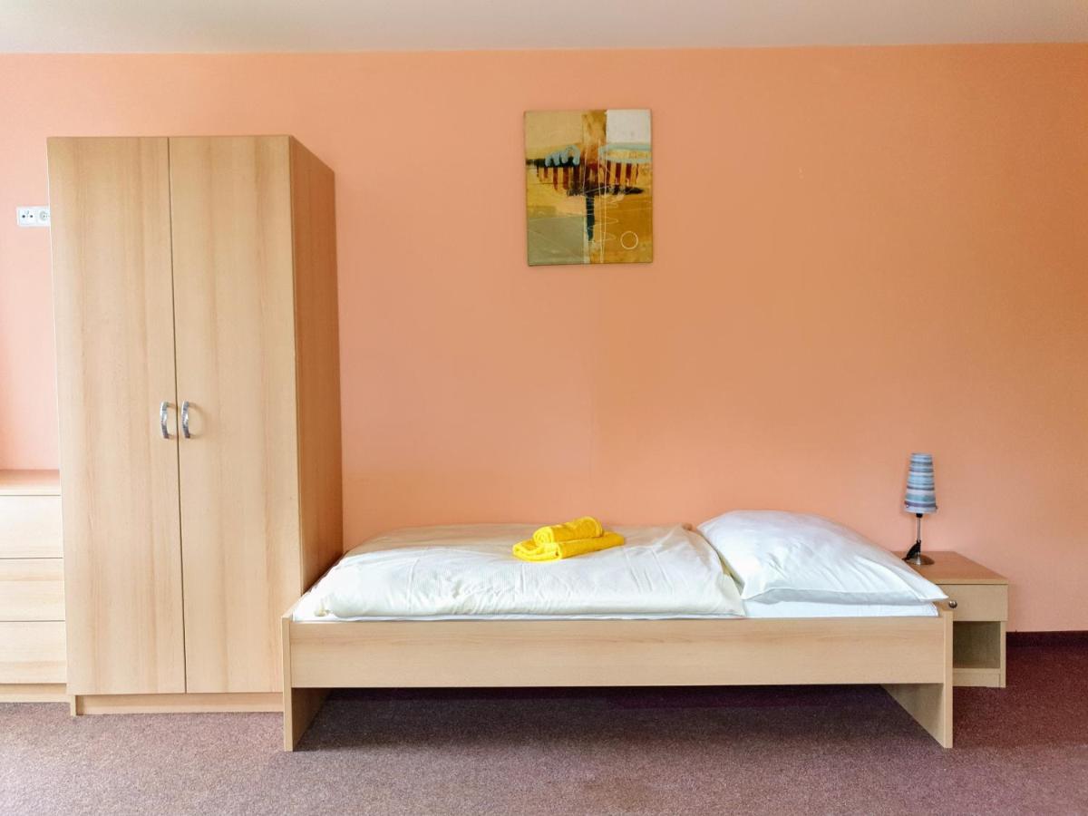 Penzion Lumis Nová Role Extérieur photo